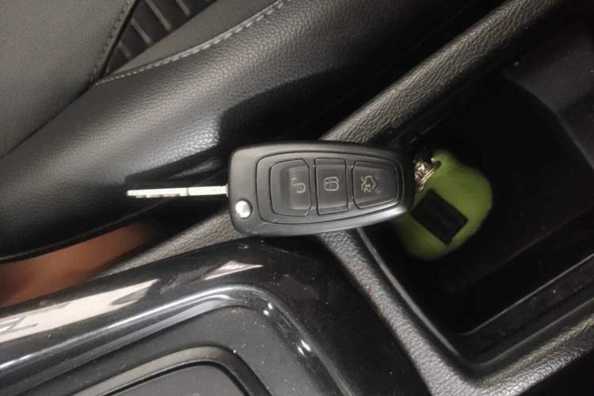 Used Ford Focus 2017 Hatchback 1.6L Automatic Fashion Edition Smart Drive Version Interior 1