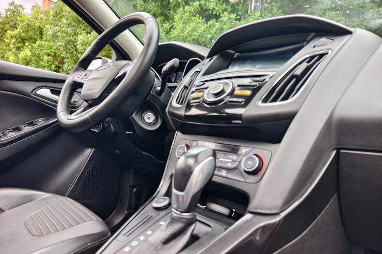 Used Ford Focus 2017 Sedan 1.6L Automatic Fashion Edition Smart Drive Version Interior 10