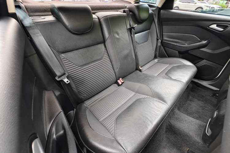 Used Ford Focus 2017 Sedan 1.6L Automatic Fashion Edition Smart Drive Version Interior 11