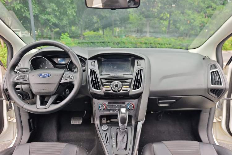 Used Ford Focus 2017 Sedan 1.6L Automatic Fashion Edition Smart Drive Version Interior 12