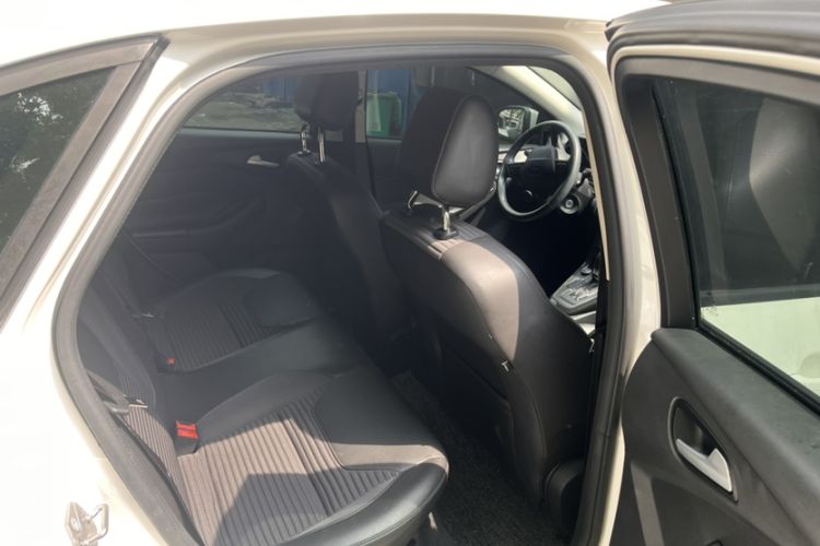 Used Ford Focus 2017 Sedan 1.6L Automatic Fashion Edition Smart Drive Version Interior 2