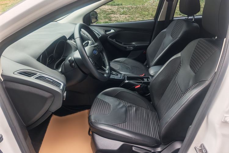 Used Ford Focus 2017 Hatchback EcoBoost 180 Automatic Elite Model Interior 2