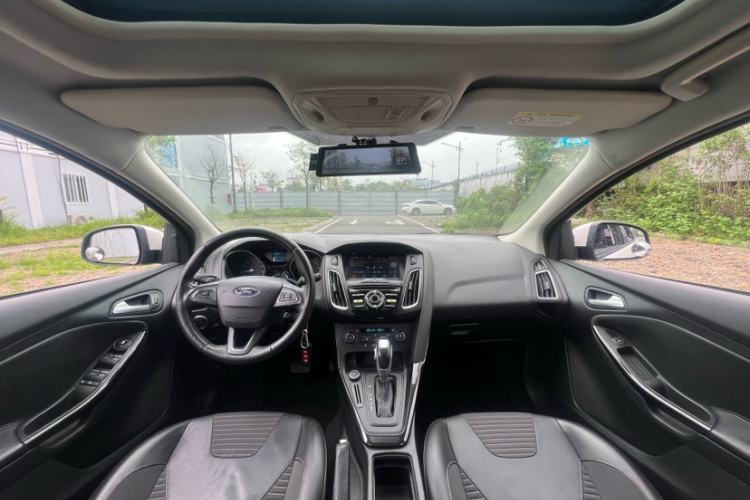 Used Ford Focus 2017 Hatchback 1.6L Automatic Fashion Edition Smart Drive Version Interior 2