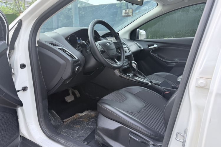 Used Ford Focus 2017 Sedan EcoBoost 180 Automatic Elite Model Interior 2