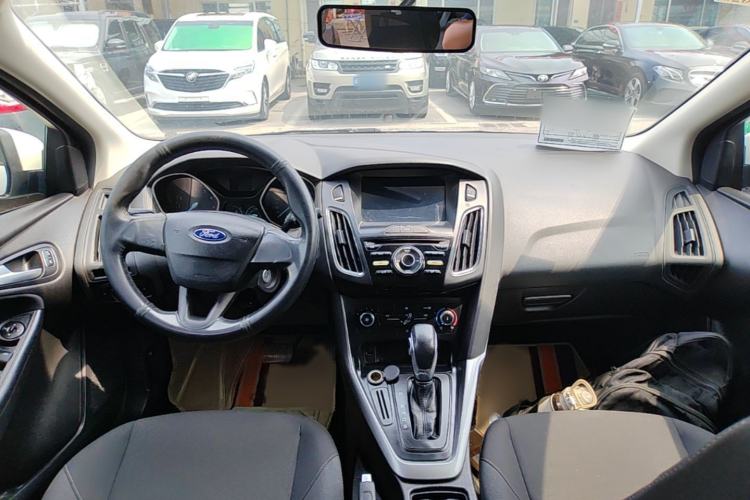Used Ford Focus 2017 Hatchback 1.6L Automatic Comfort Plus SmartDrive Edition Interior 2