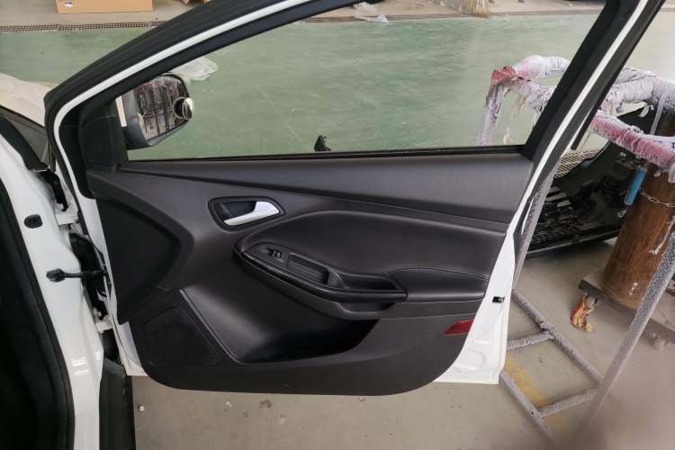 Used Ford Focus 2017 Hatchback 1.6L Automatic Fashion Edition Smart Drive Version Interior 2