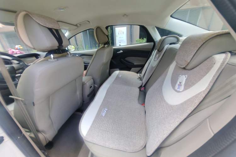 Used Ford Focus 2017 Sedan 1.6L Manual Comfort Plus SmartDrive Edition Interior 2