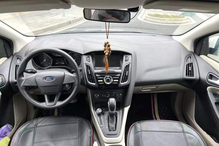 Used Ford Focus 2017 Sedan 1.6L Automatic Comfort Plus SmartDrive Edition Interior 2