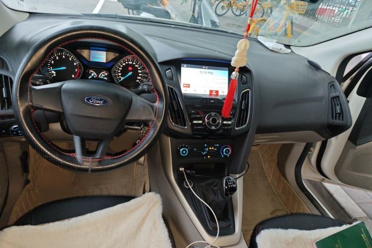 Used Ford Focus 2017 Sedan 1.6L Manual Comfort Plus SmartDrive Edition Interior 2