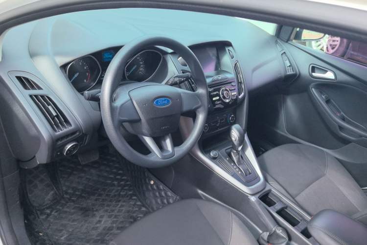 Used Ford Focus 2017 Hatchback 1.6L Automatic Comfort Plus SmartDrive Edition Interior 2