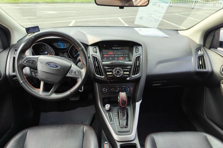 Used Ford Focus 2017 Hatchback 1.6L Automatic Comfort Plus SmartDrive Edition Interior 2