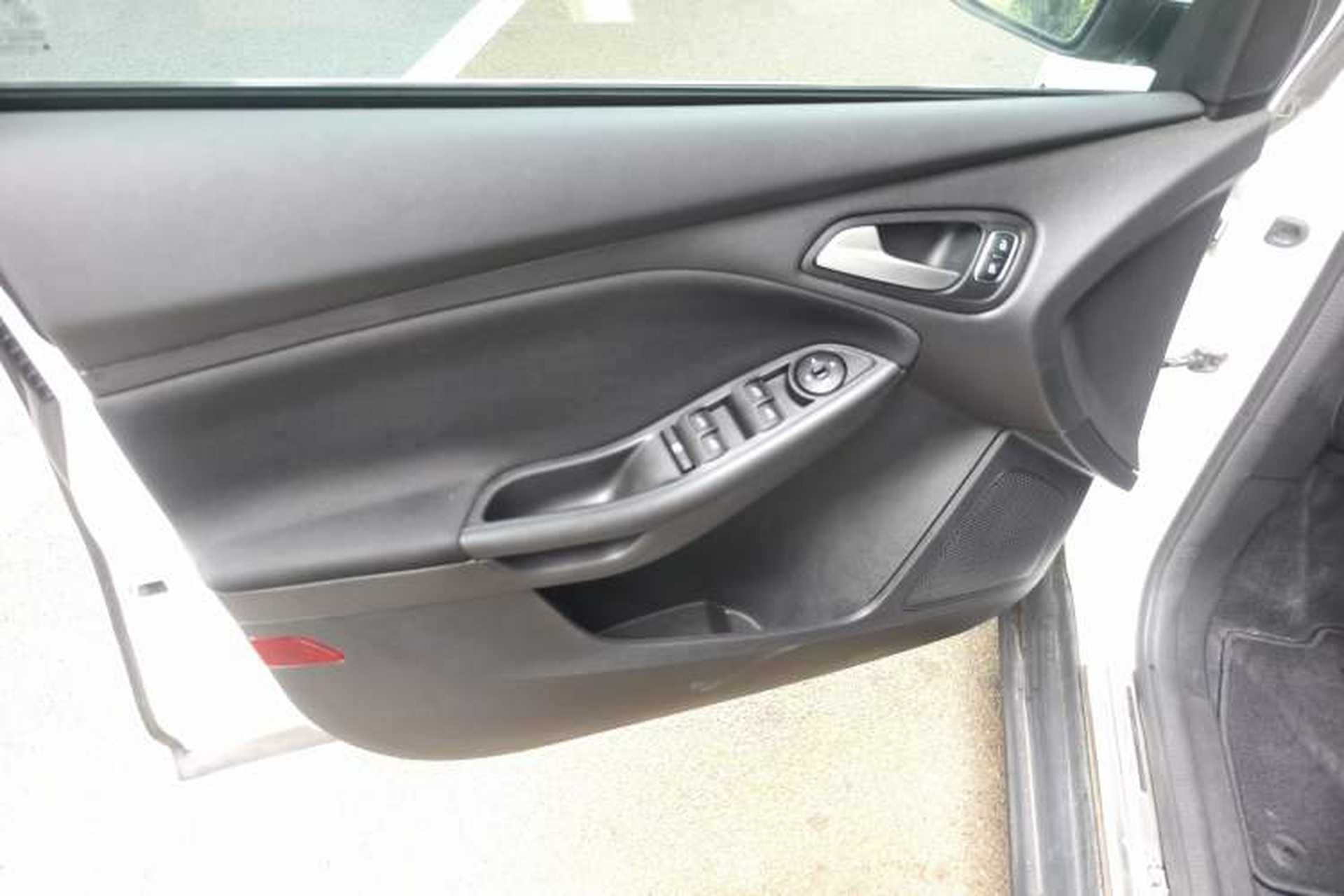 Used Ford Focus 2017 Hatchback 1.6L Manual Comfort Plus SmartDrive Edition Interior 2