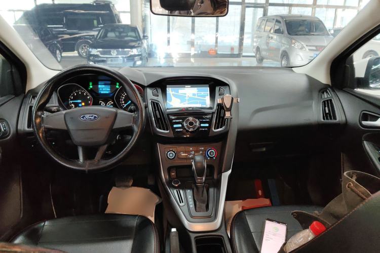 Used Ford Focus 2017 Hatchback 1.6L Automatic Comfort Plus SmartDrive Edition Interior 2