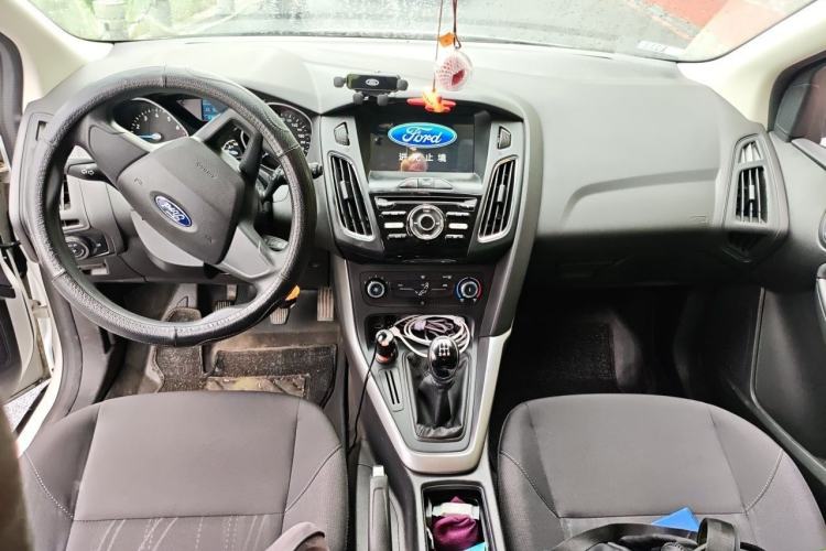 Used Ford Focus 2017 Hatchback 1.6L Manual Comfort Plus SmartDrive Edition Interior 2