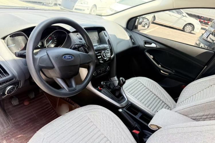 Used Ford Focus 2017 Hatchback 1.6L Manual Comfort Plus SmartDrive Edition Interior 2