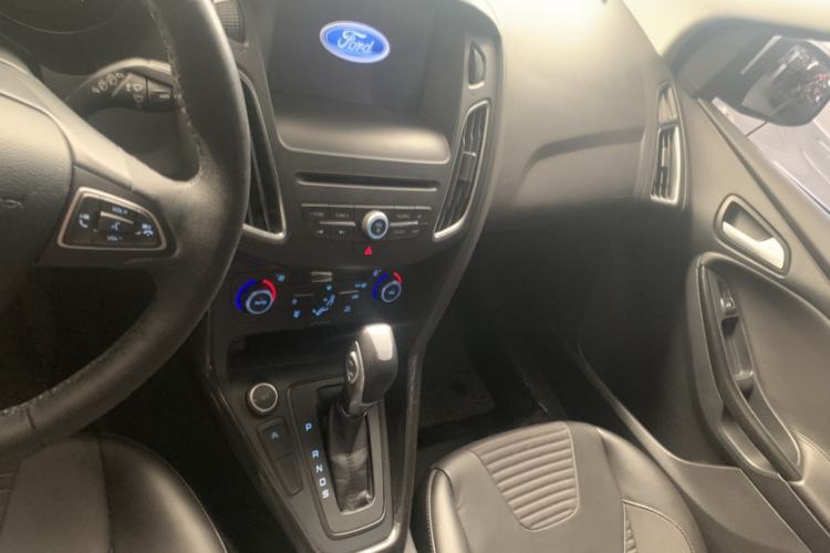 Used Ford Focus 2017 Hatchback EcoBoost 180 Automatic Elite Model Interior 2