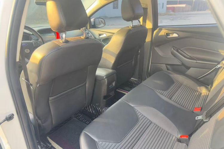 Used Ford Focus 2017 Sedan 1.6L Automatic Fashion Edition Smart Drive Version Interior 2