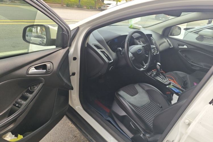 Used Ford Focus 2017 Hatchback 1.6L Automatic Fashion Edition Smart Drive Version Interior 3