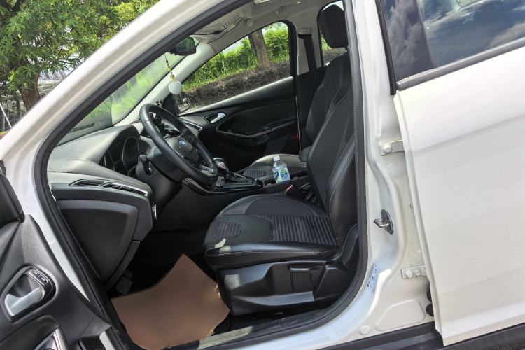 Used Ford Focus 2017 Sedan 1.6L Automatic Fashion Edition Smart Drive Version Interior 3
