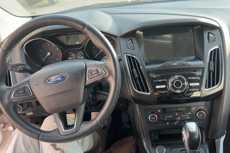 Used Ford Focus 2017 Hatchback 1.6L Automatic Fashion Edition Smart Drive Version Interior 3