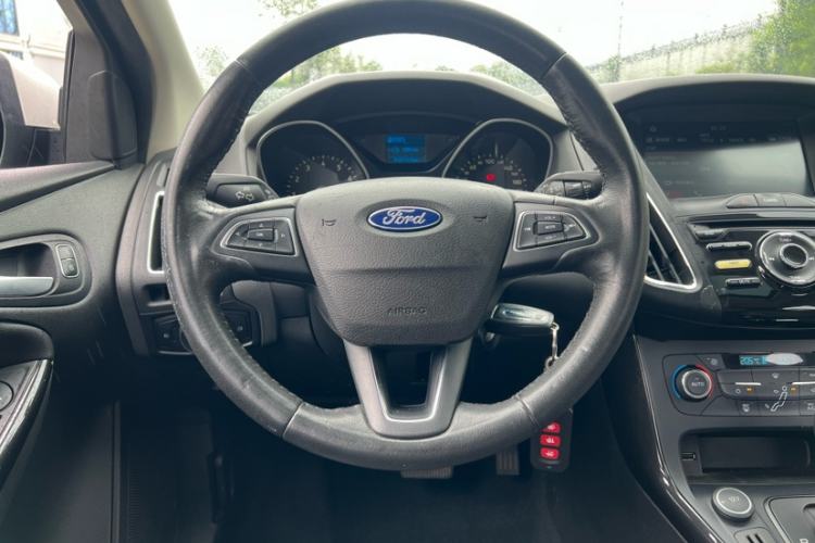 Used Ford Focus 2017 Hatchback 1.6L Automatic Fashion Edition Smart Drive Version Interior 3
