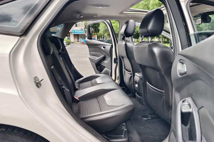 Used Ford Focus 2017 Sedan 1.6L Automatic Fashion Edition Smart Drive Version Interior 3