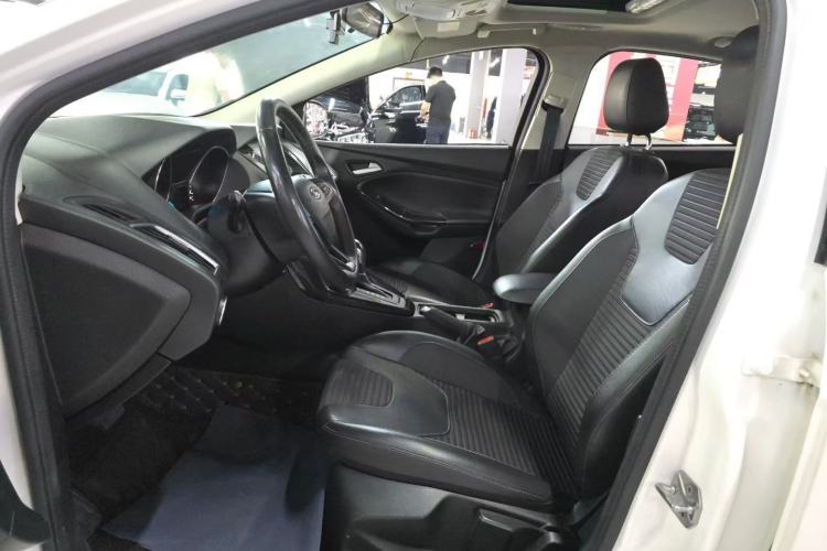 Used Ford Focus 2017 Sedan 1.6L Automatic Fashion Edition Smart Drive Version Interior 3