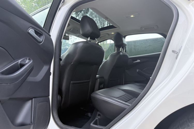 Used Ford Focus 2017 Sedan EcoBoost 180 Automatic Elite Model Interior 3