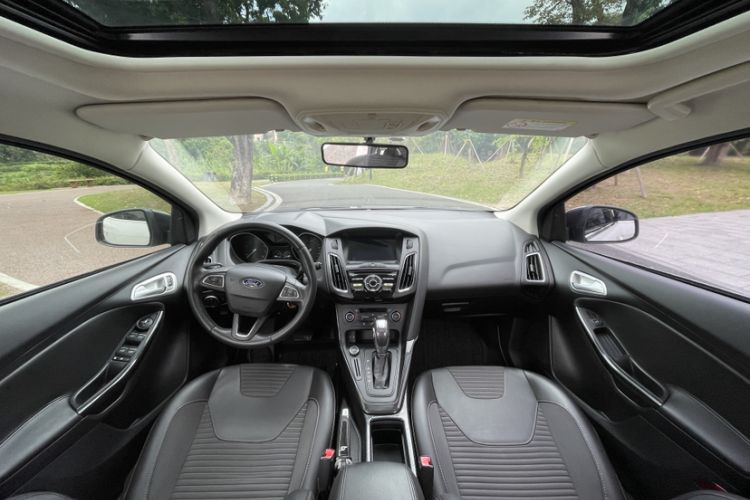 Used Ford Focus 2017 Hatchback 1.6L Automatic Fashion Edition Smart Drive Version Interior 3