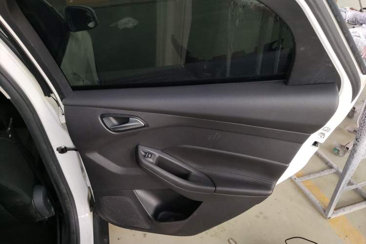 Used Ford Focus 2017 Hatchback 1.6L Automatic Fashion Edition Smart Drive Version Interior 3
