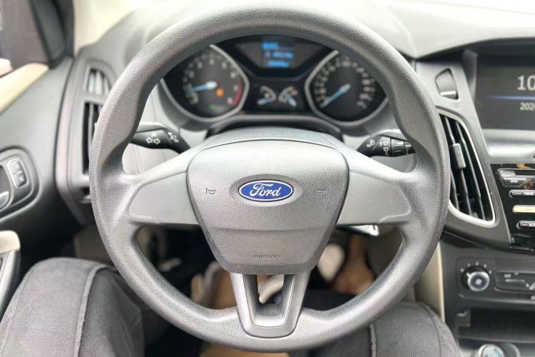 Used Ford Focus 2017 Sedan 1.6L Automatic Comfort Plus SmartDrive Edition Interior 3