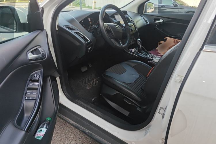 Used Ford Focus 2017 Sedan EcoBoost 180 Automatic Elite Model Interior 3