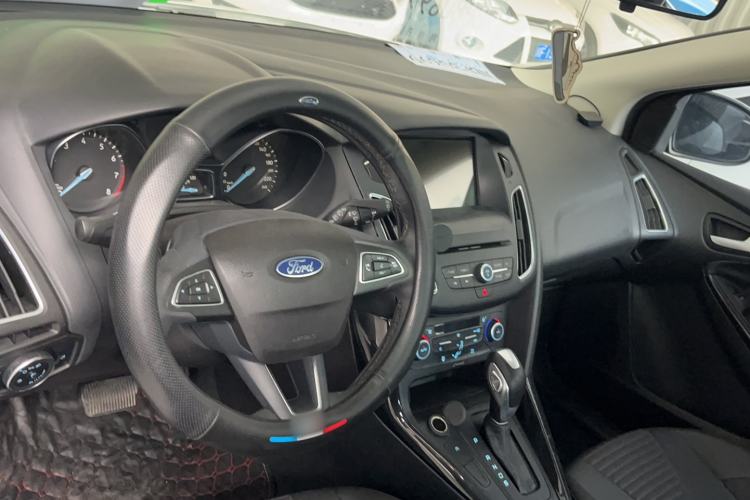 Used Ford Focus 2017 Hatchback EcoBoost 180 Automatic Elite Model Interior 3