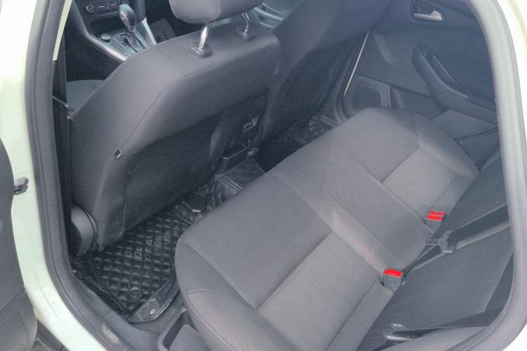 Used Ford Focus 2017 Hatchback 1.6L Automatic Comfort Plus SmartDrive Edition Interior 3