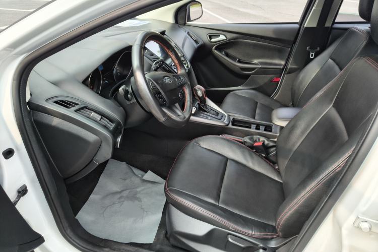 Used Ford Focus 2017 Hatchback 1.6L Automatic Comfort Plus SmartDrive Edition Interior 3