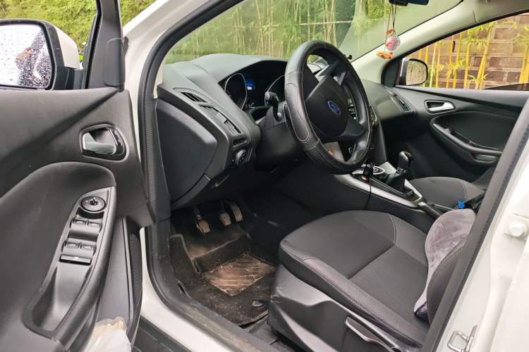 Used Ford Focus 2017 Hatchback 1.6L Manual Comfort Plus SmartDrive Edition Interior 3