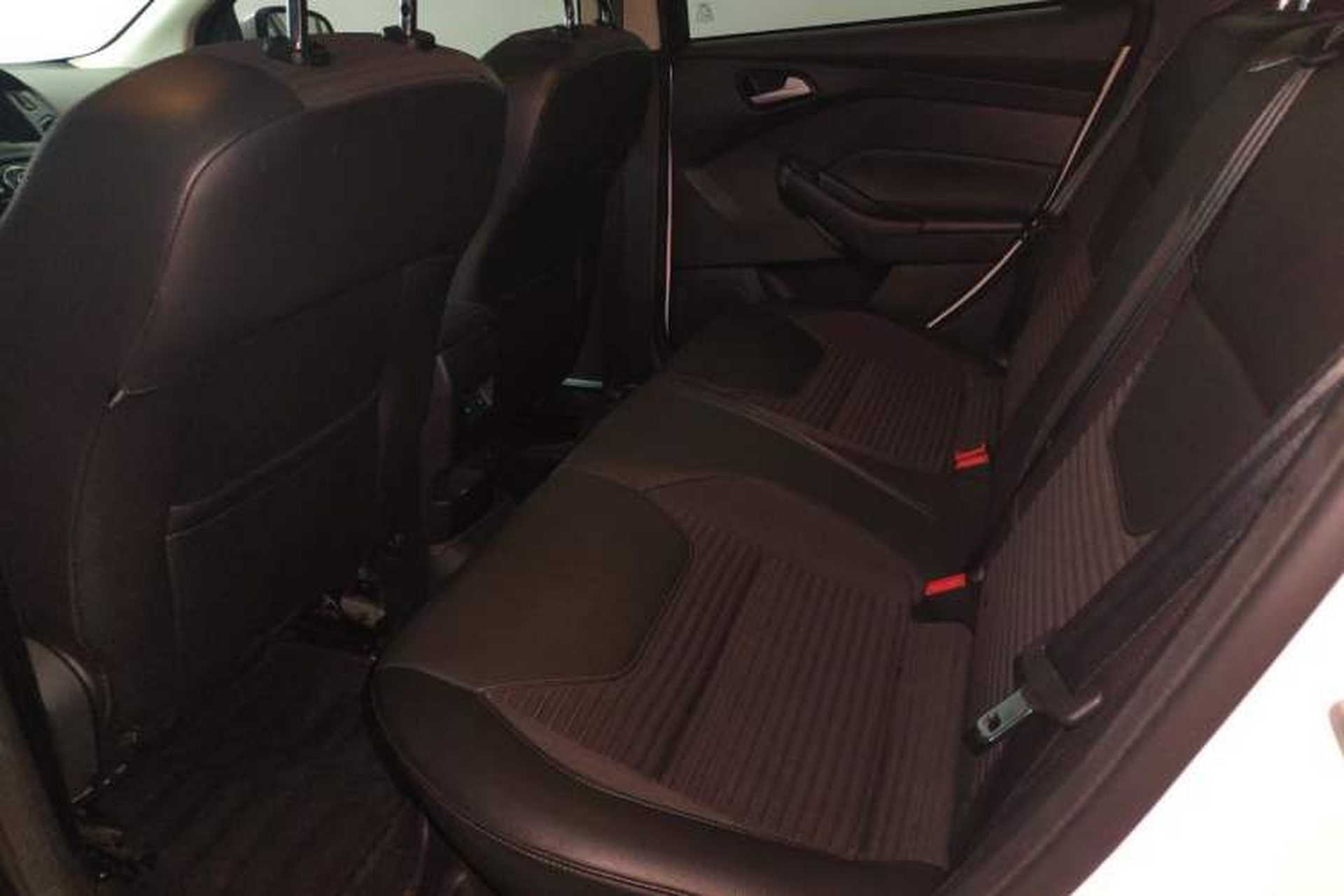 Used Ford Focus 2017 Hatchback 1.6L Automatic Fashion Edition Smart Drive Version Interior 3