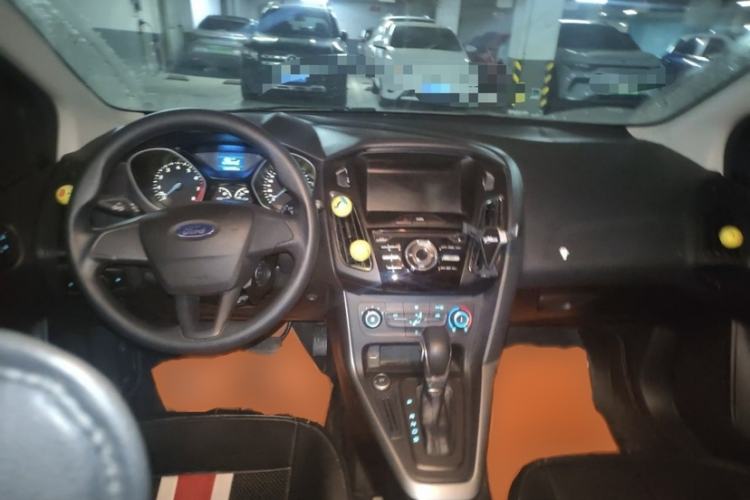 Used Ford Focus 2017 Hatchback 1.6L Automatic Comfort Plus SmartDrive Edition Interior 3