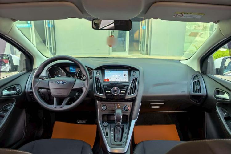 Used Ford Focus 2017 Hatchback 1.6L Automatic Comfort Plus SmartDrive Edition Interior 4