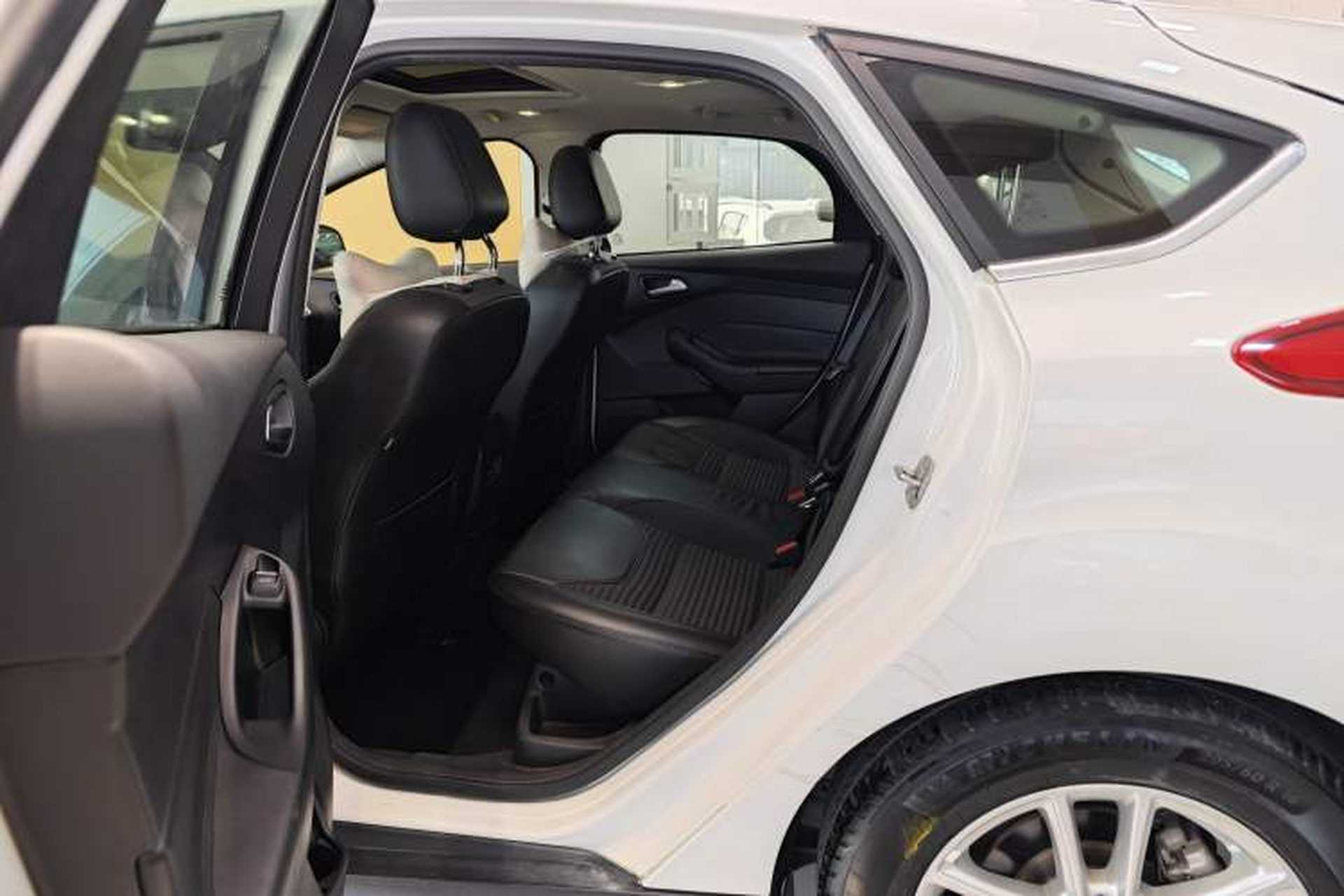Used Ford Focus 2017 Hatchback EcoBoost 180 Automatic Elite Model Interior 4