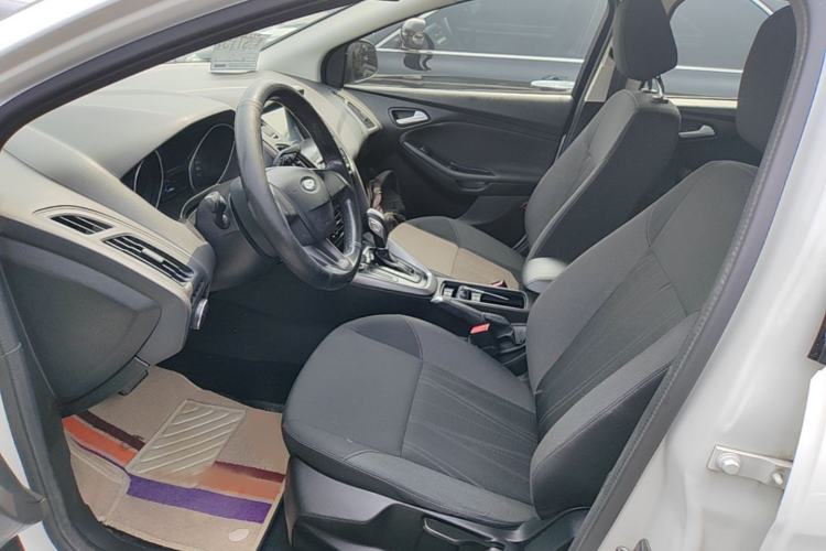 Used Ford Focus 2017 Hatchback 1.6L Automatic Comfort Plus SmartDrive Edition Interior 4