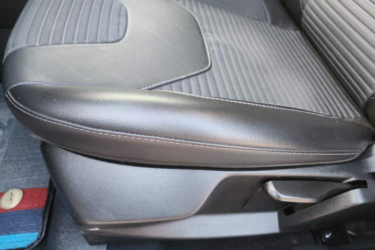 Used Ford Focus 2017 Sedan EcoBoost 125 Automatic Supreme Style SmartDrive Edition Interior 4