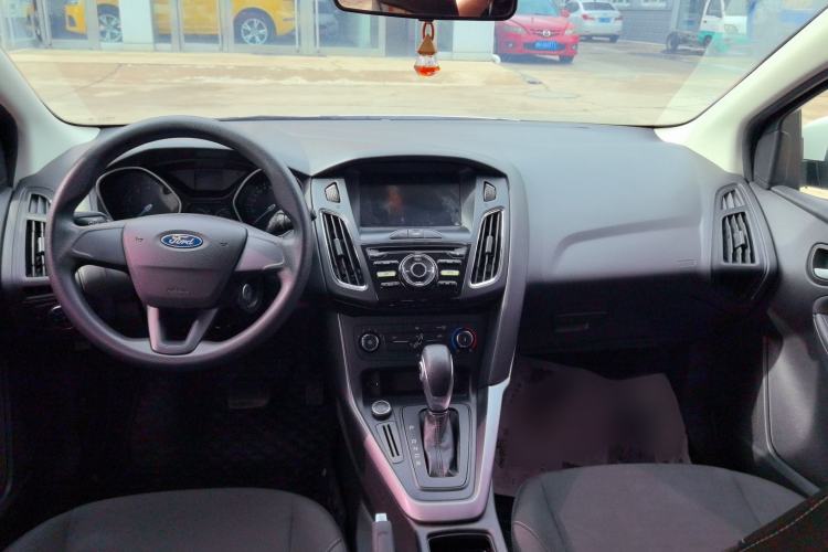Used Ford Focus 2017 Hatchback 1.6L Automatic Comfort Plus SmartDrive Edition Interior 4