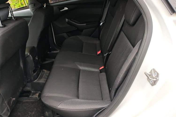 Used Ford Focus 2017 Hatchback 1.6L Manual Comfort Plus SmartDrive Edition Interior 4