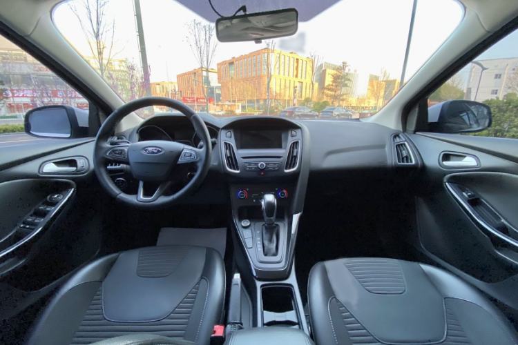 Used Ford Focus 2017 Hatchback EcoBoost 180 Automatic Elite Model Interior 4