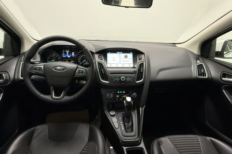 Used Ford Focus 2017 Sedan EcoBoost 180 Automatic Elite Model Interior 4