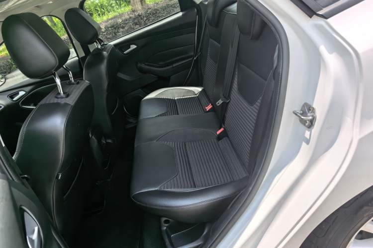 Used Ford Focus 2017 Sedan 1.6L Automatic Fashion Edition Smart Drive Version Interior 5