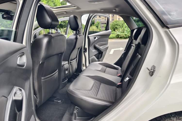 Used Ford Focus 2017 Sedan 1.6L Automatic Fashion Edition Smart Drive Version Interior 5