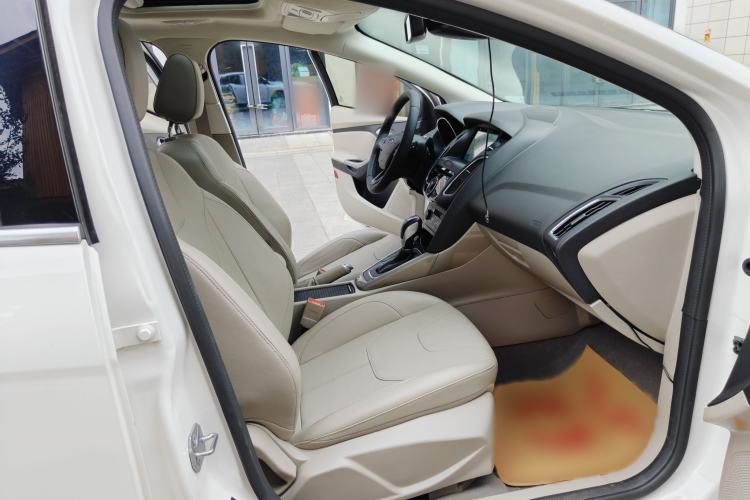 Used Ford Focus 2017 Sedan EcoBoost 180 Automatic Flagship Model Interior 5
