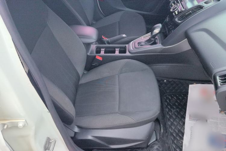 Used Ford Focus 2017 Hatchback 1.6L Automatic Comfort Plus SmartDrive Edition Interior 5